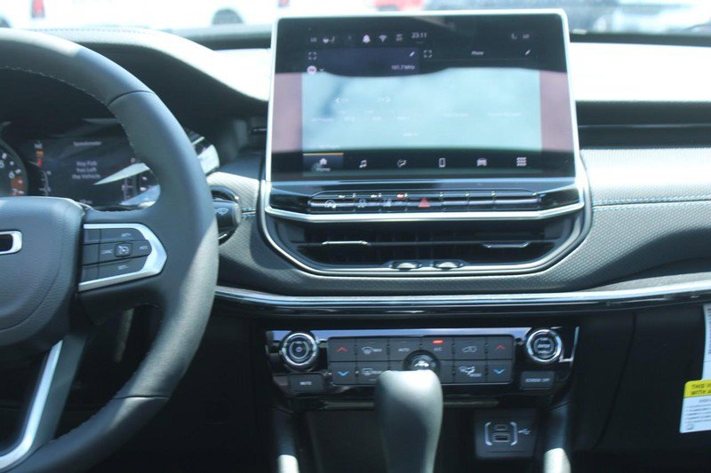 New 2025 Jeep Compass Latitude w/ Sun & Sound Group AWD/4WD image 7