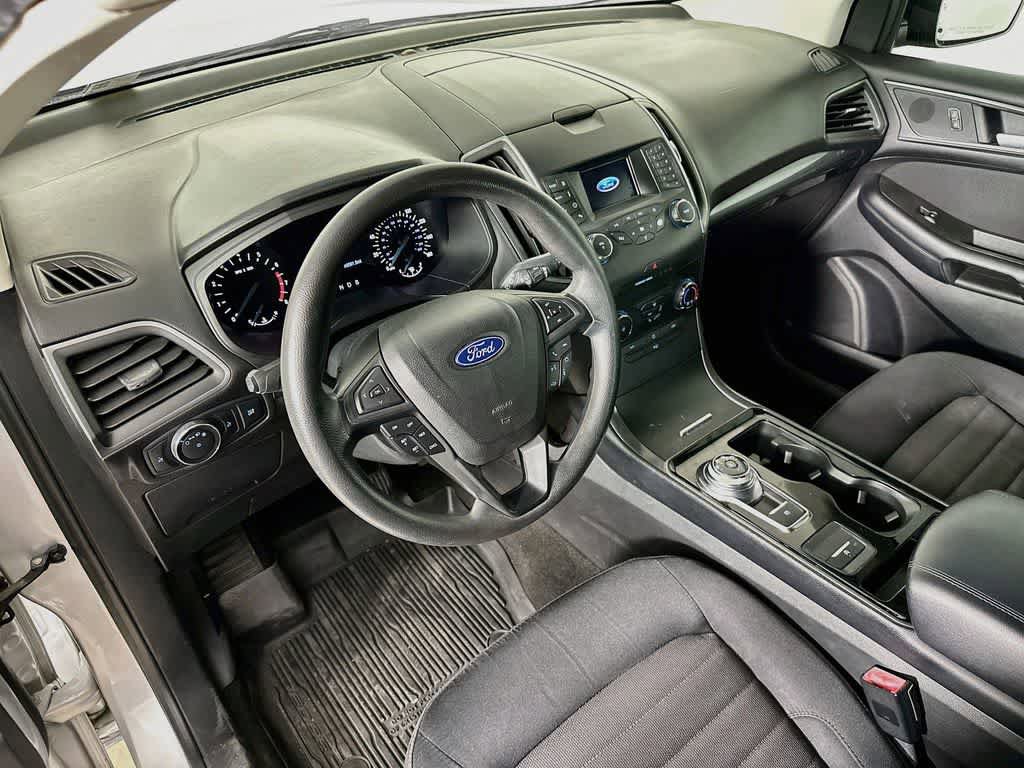 Certified 2019 Ford Edge SE FWD image 2