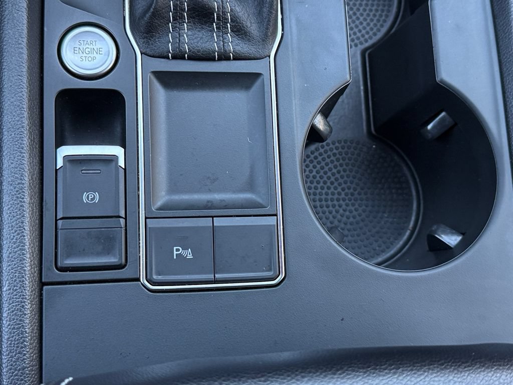 Used 2021 Volkswagen Atlas Cross Sport SE FWD image 18