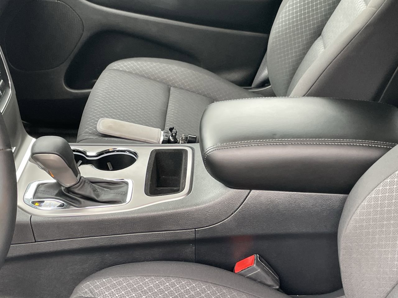Used 2019 Jeep Grand Cherokee Laredo image 20