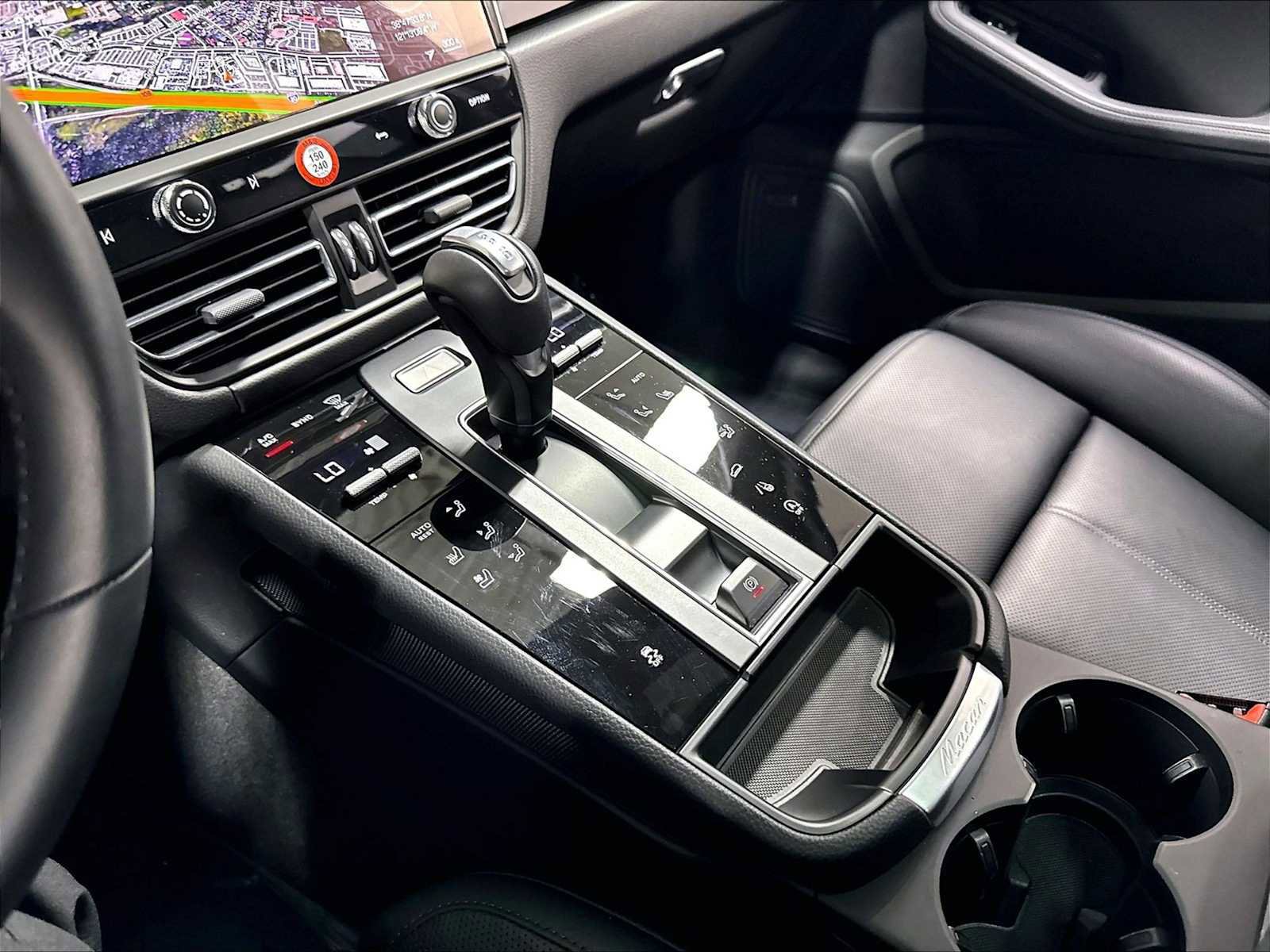 Used 2026 Porsche Macan AWD/4WD image 19