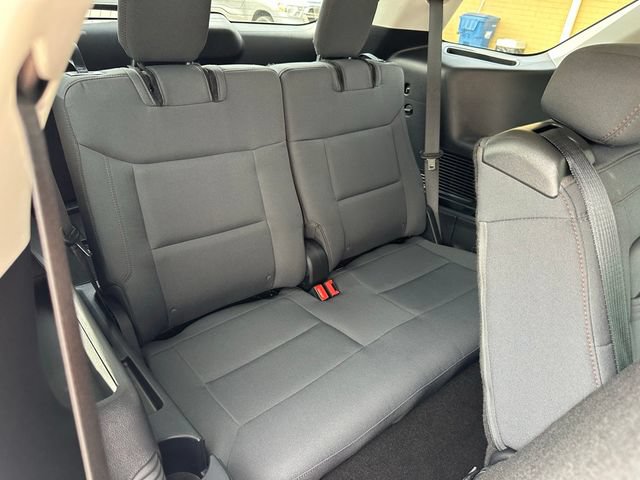 Used 2025 Ford Explorer Active AWD/4WD image 22