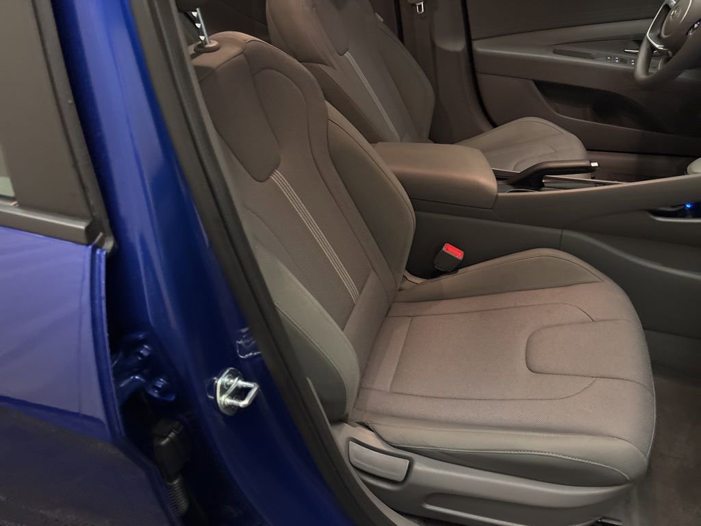 Certified 2025 Hyundai Elantra SE image 22
