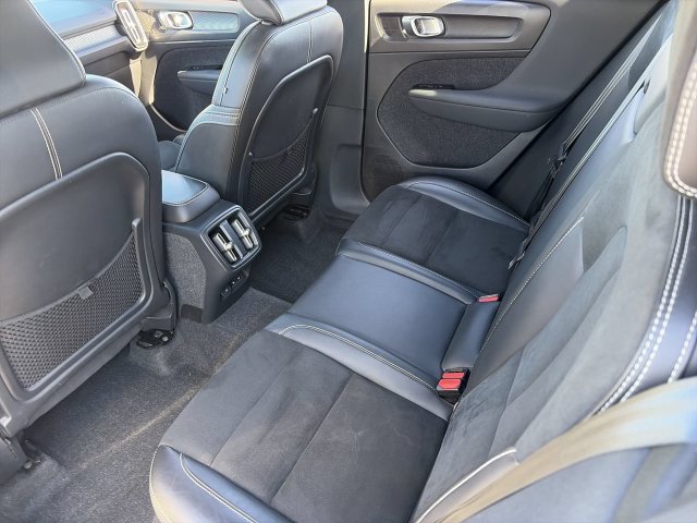 Used 2022 Volvo XC40 T5 R-Design w/ Advanced Package AWD/4WD image 17
