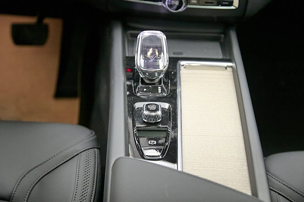 New 2026 Volvo XC60 B5 Core w/ Climate Package image 28