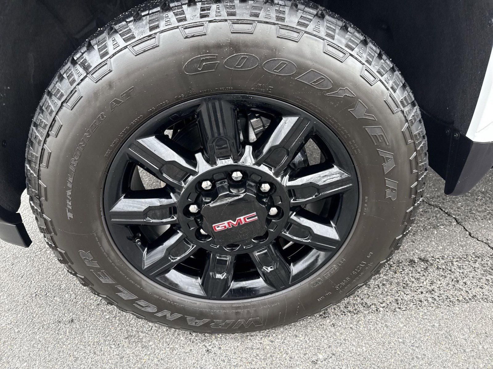 Used 2025 GMC Sierra 2500 AT4 w/ AT4 Premium Plus Package image 11