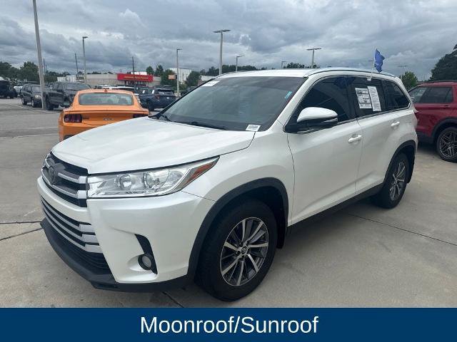 Used 2019 Toyota Highlander XLE AWD/4WD image 4