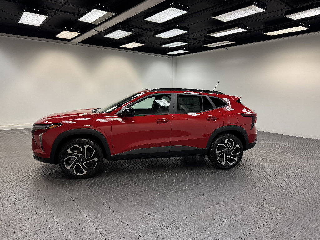 New 2026 Chevrolet Trax RS w/ Sunroof Package FWD image 2