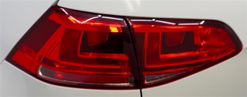 Used 2016 Volkswagen Golf R 4-Door image 39