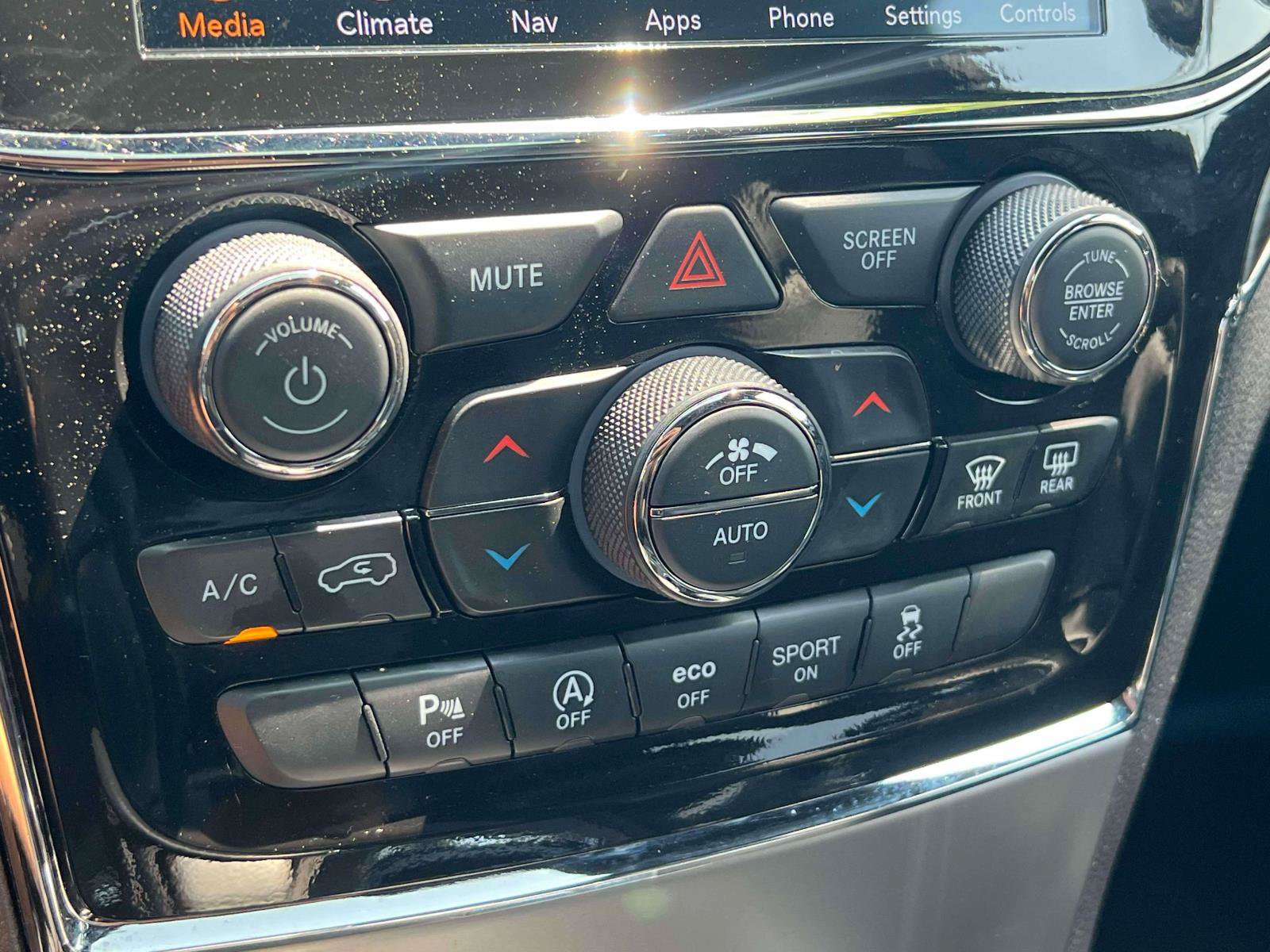 Used 2022 Jeep Grand Cherokee Limited AWD/4WD image 14