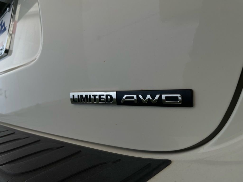 Used 2012 Hyundai Veracruz Limited w/ Entertainment Pkg image 10