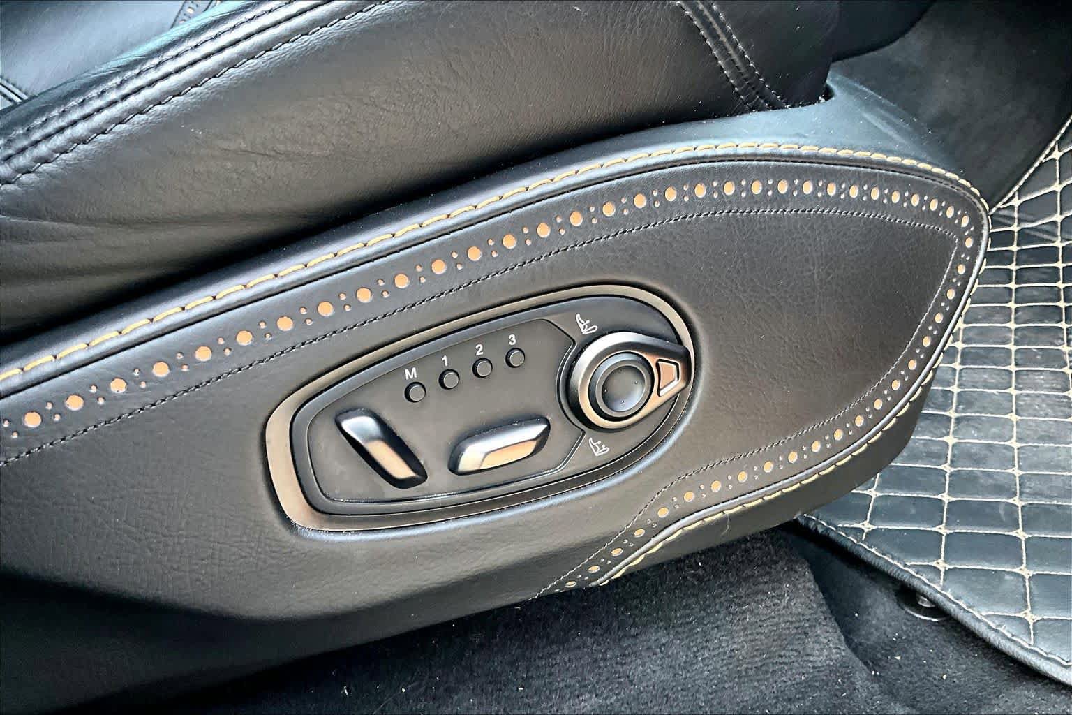 Used 2021 Aston Martin DBX AWD/4WD image 10