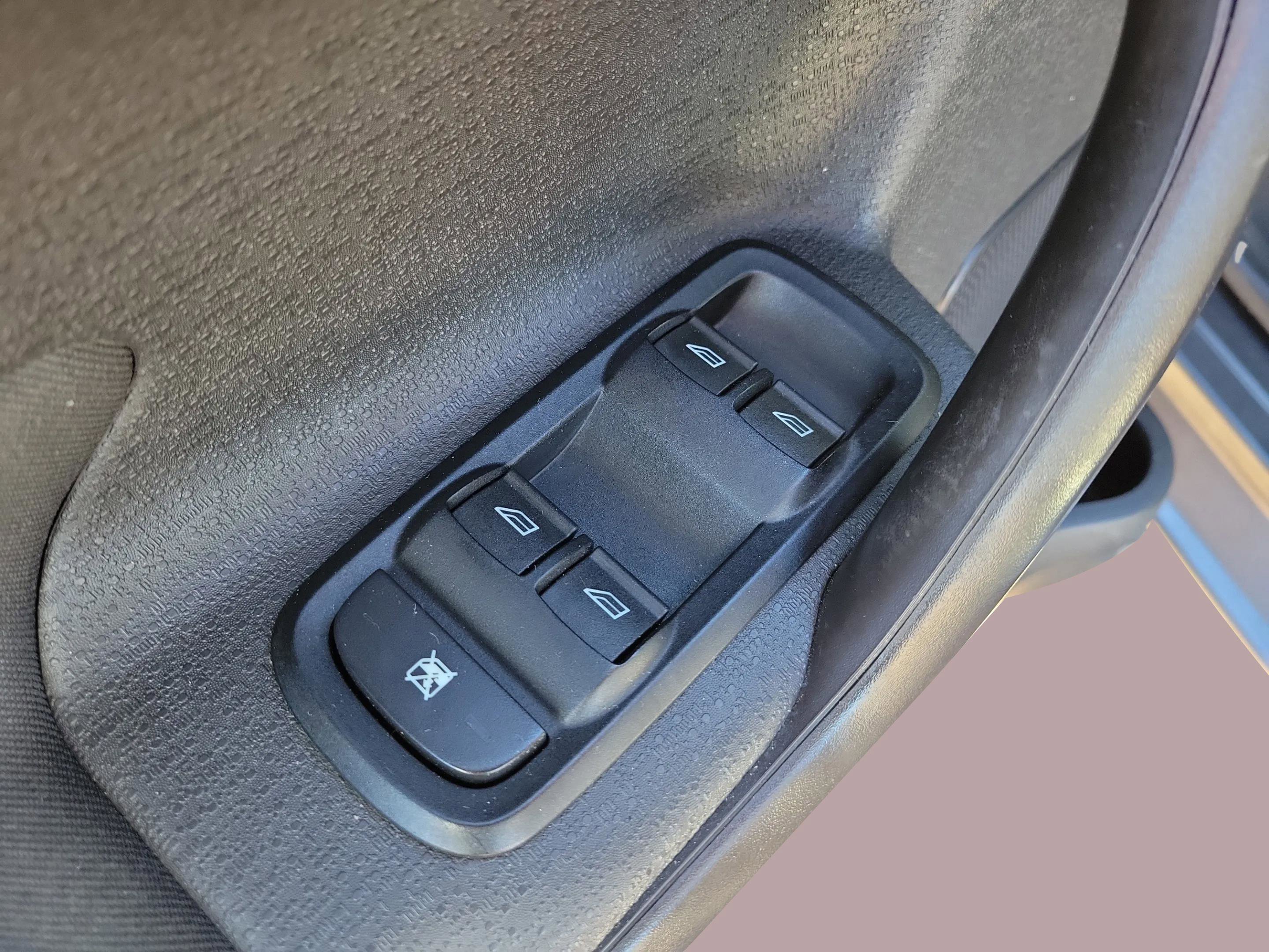 Used 2017 Ford Fiesta SE image 9