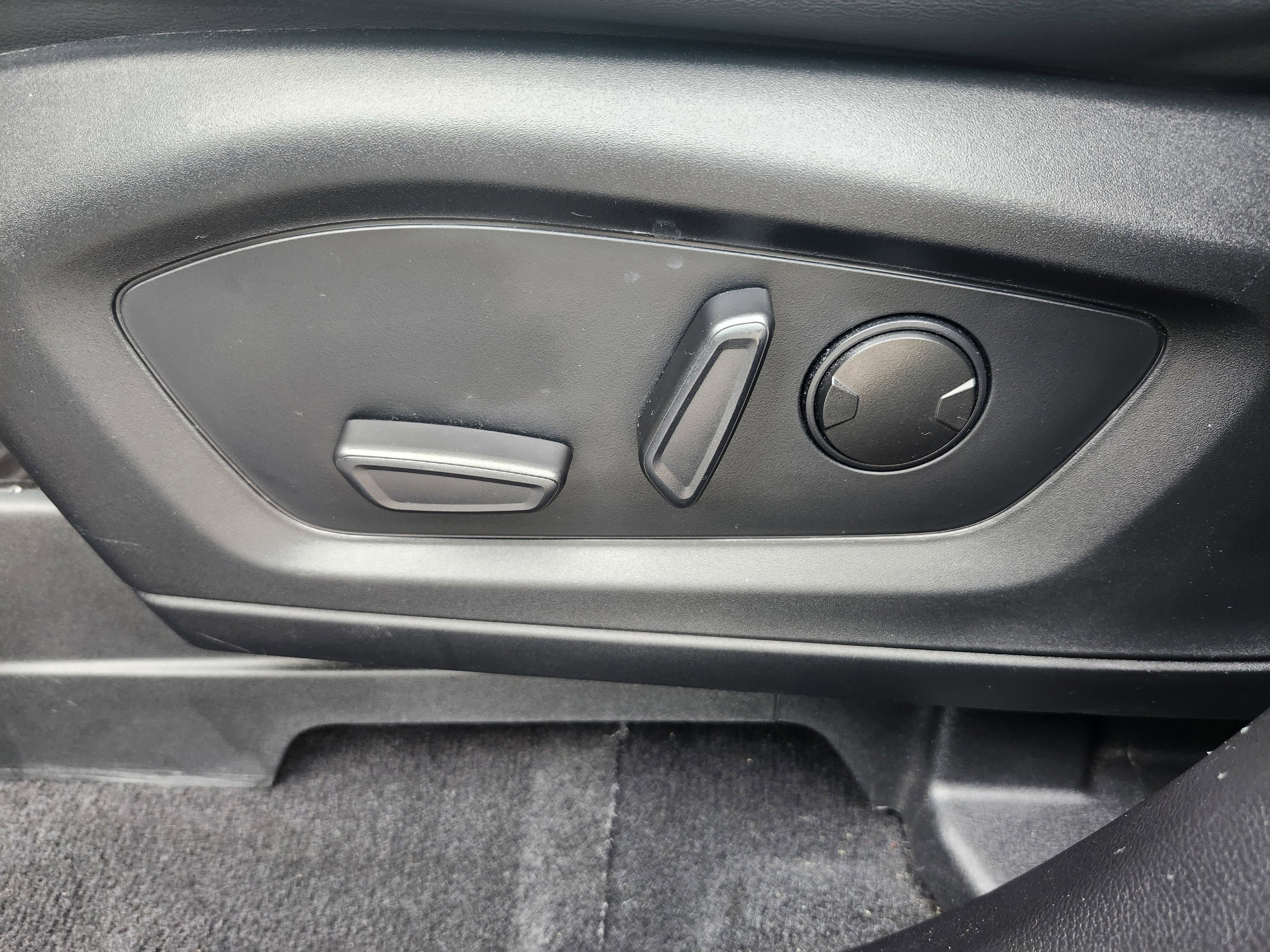 Used 2023 Ford Explorer XLT w/ Equipment Group 202A image 19