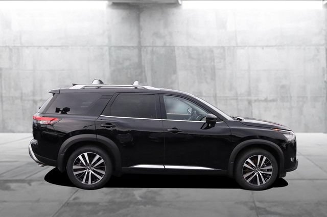 Certified 2025 Nissan Pathfinder Platinum w/ Cargo Package FWD image 5
