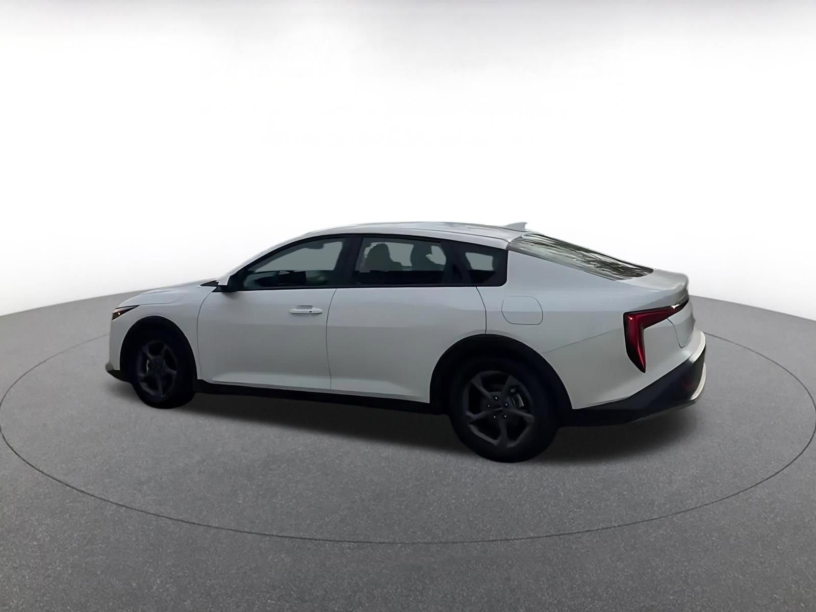 Used 2025 Kia K4 LXS image 10