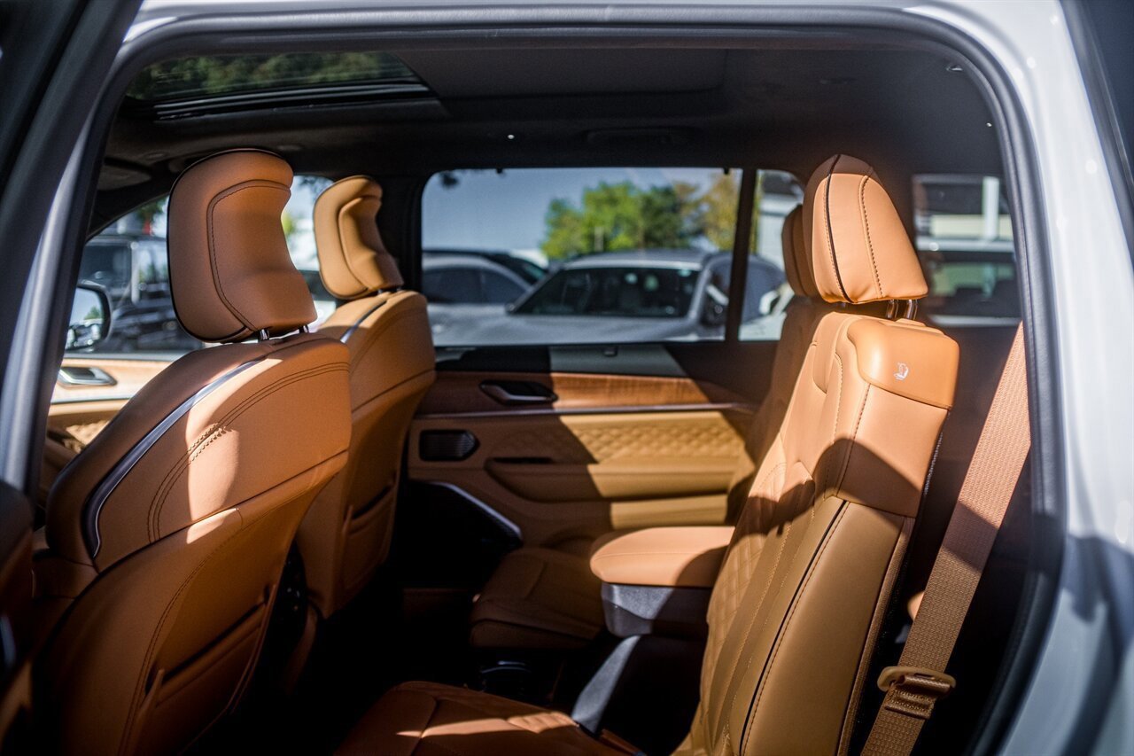 Used 2025 Jeep Grand Cherokee L Summit image 37