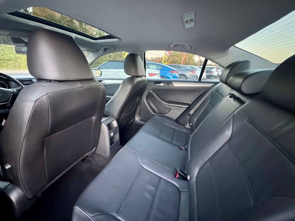 Used 2015 Volkswagen Jetta SE FWD image 10