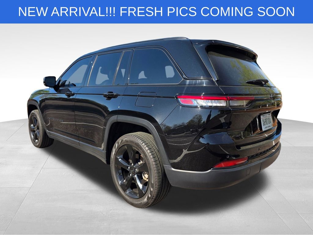 Used 2024 Jeep Grand Cherokee Limited w/ Black Appearance Package image 5