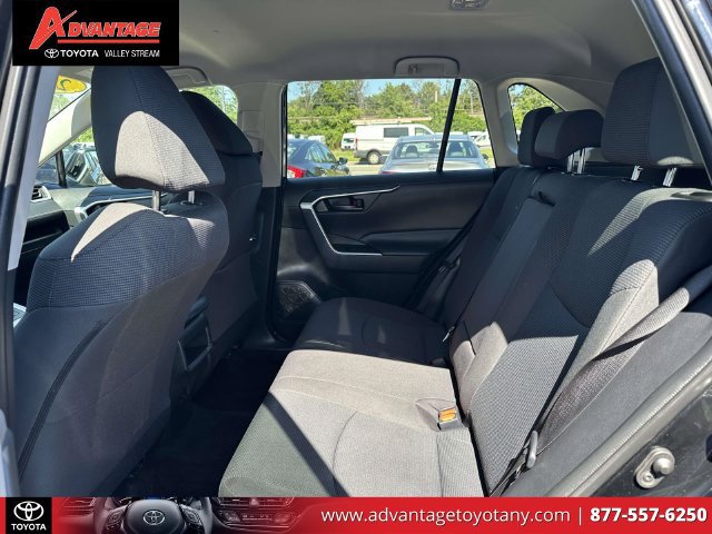 Used 2021 Toyota RAV4 LE AWD/4WD image 15