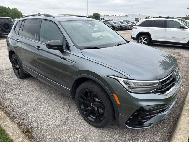 Used 2023 Volkswagen Tiguan SE R-Line AWD/4WD image 9