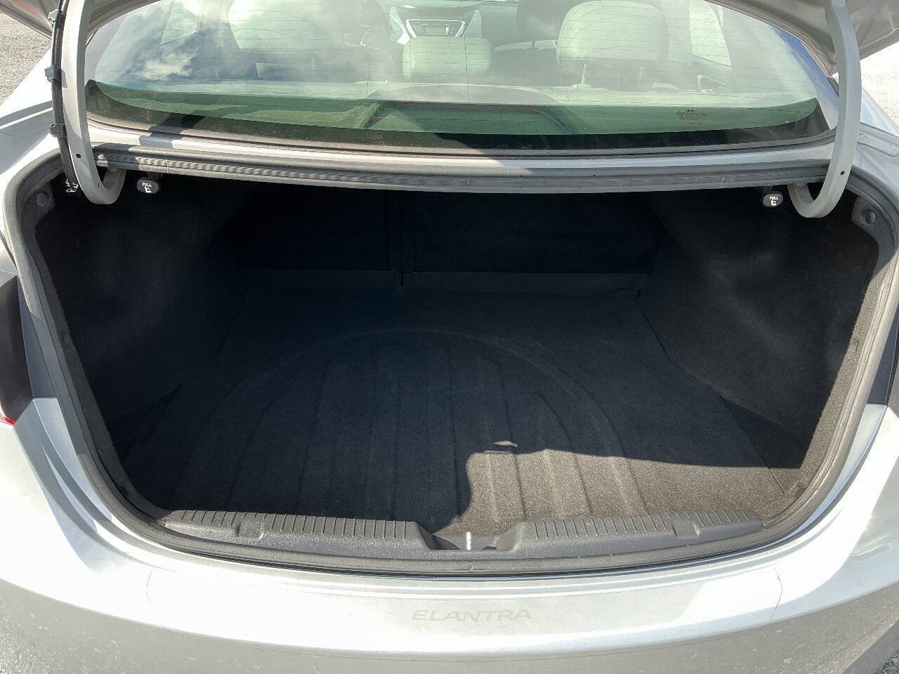 Used 2012 Hyundai Elantra Limited FWD image 18