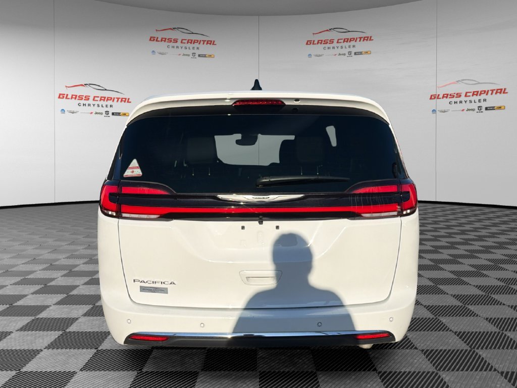 Used 2026 Chrysler Pacifica Select FWD image 6