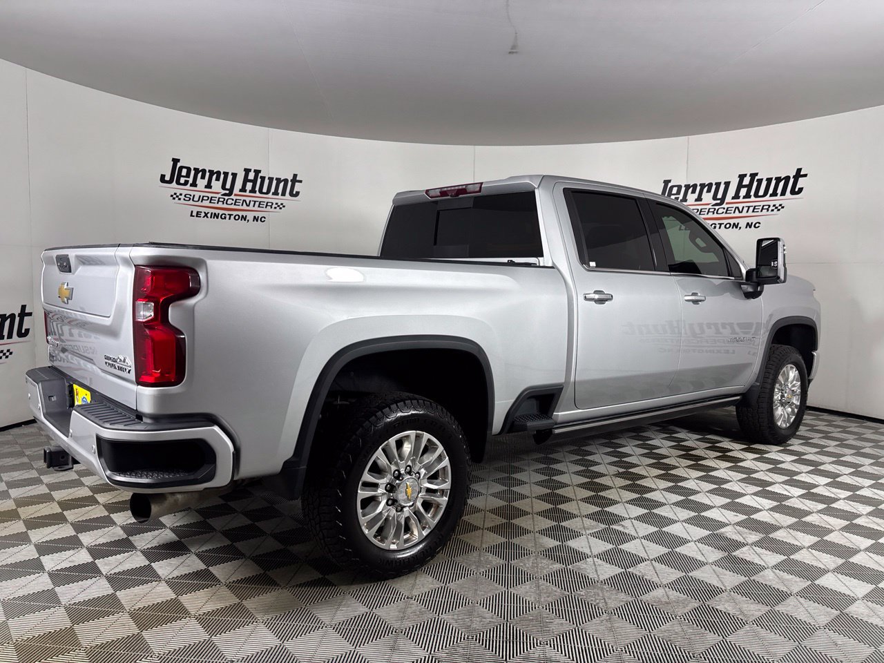 Used 2023 Chevrolet Silverado 2500 High Country w/ Z71 Off-Road Package AWD/4WD image 4