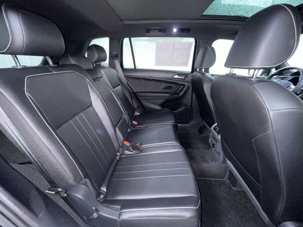 Used 2024 Volkswagen Tiguan SE R-Line image 11