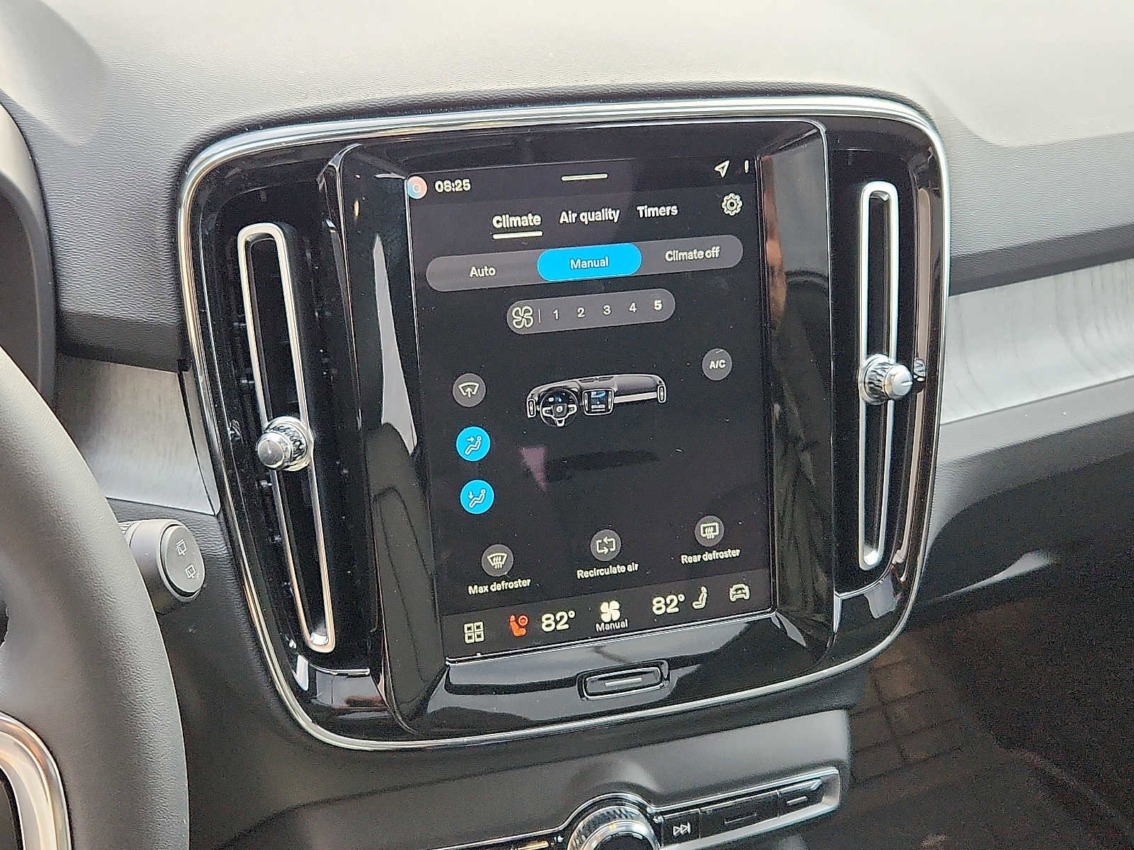 Used 2026 Volvo XC40 B5 Plus w/ Protection Package Premier image 15