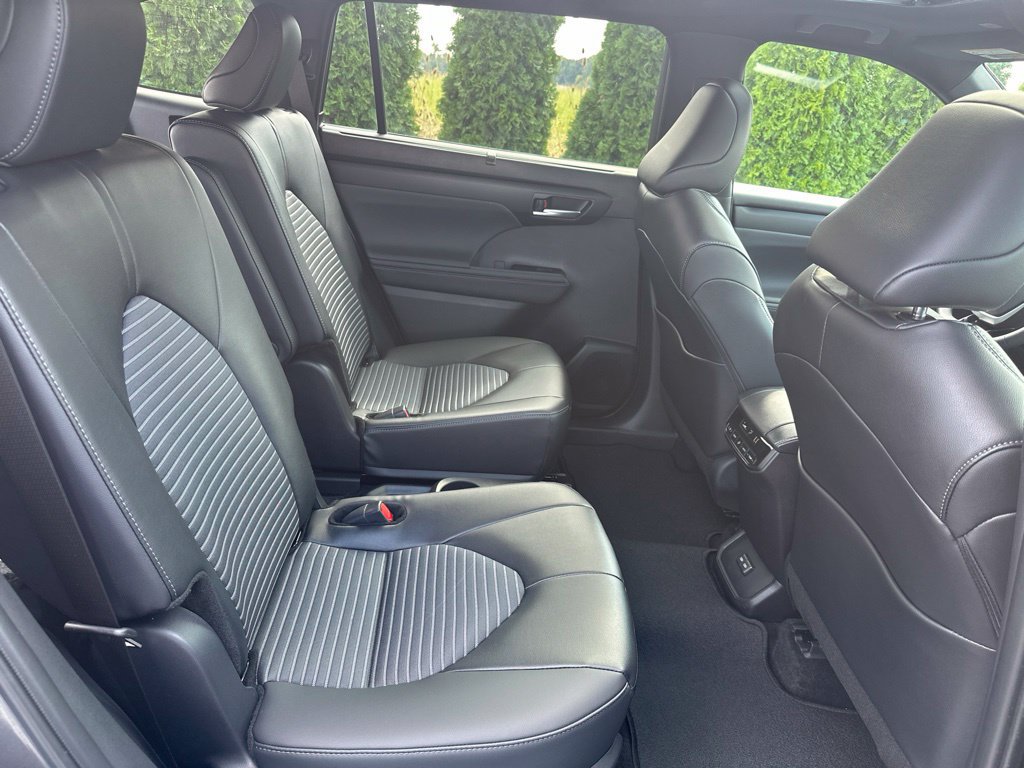 Used 2025 Toyota Highlander XSE AWD/4WD image 40