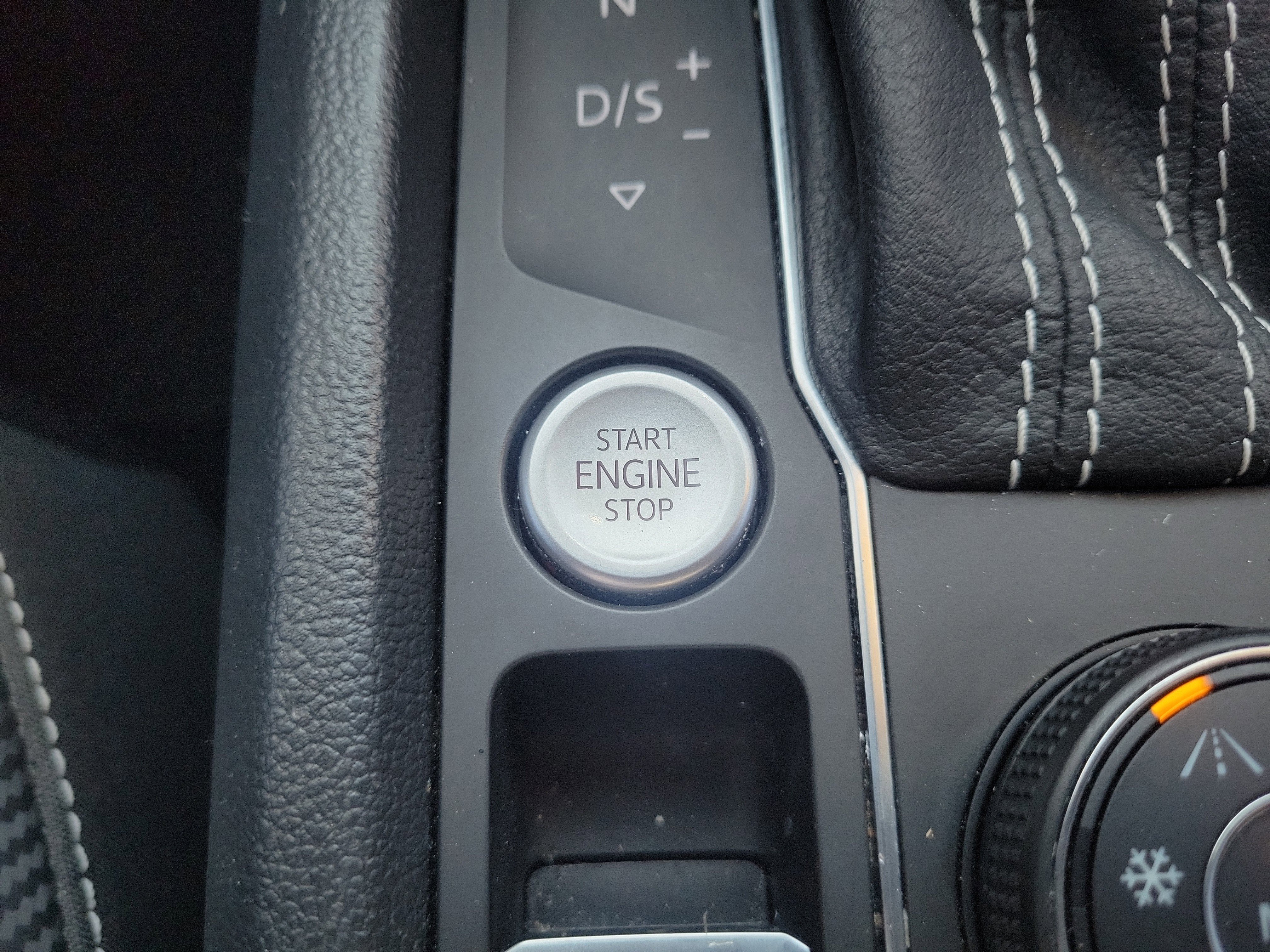 Used 2023 Volkswagen Atlas Cross Sport SEL R-Line image 27