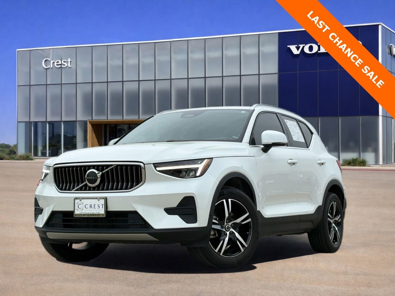 Certified 2025 Volvo XC40 B5 Core AWD/4WD image 1