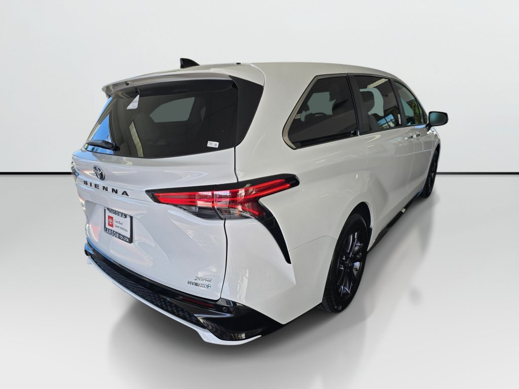Used 2024 Toyota Sienna XSE AWD/4WD image 5