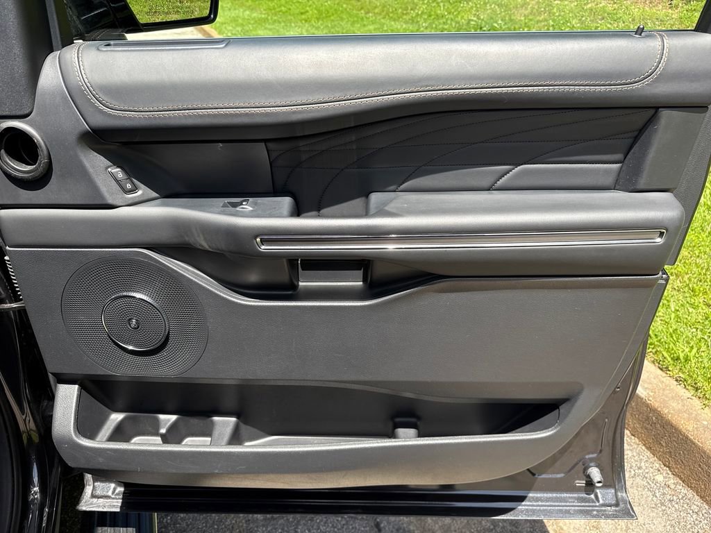 Used 2023 Ford Expedition Platinum AWD/4WD image 34