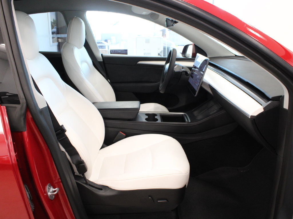 Used 2022 Tesla Model Y Long Range AWD/4WD image 18