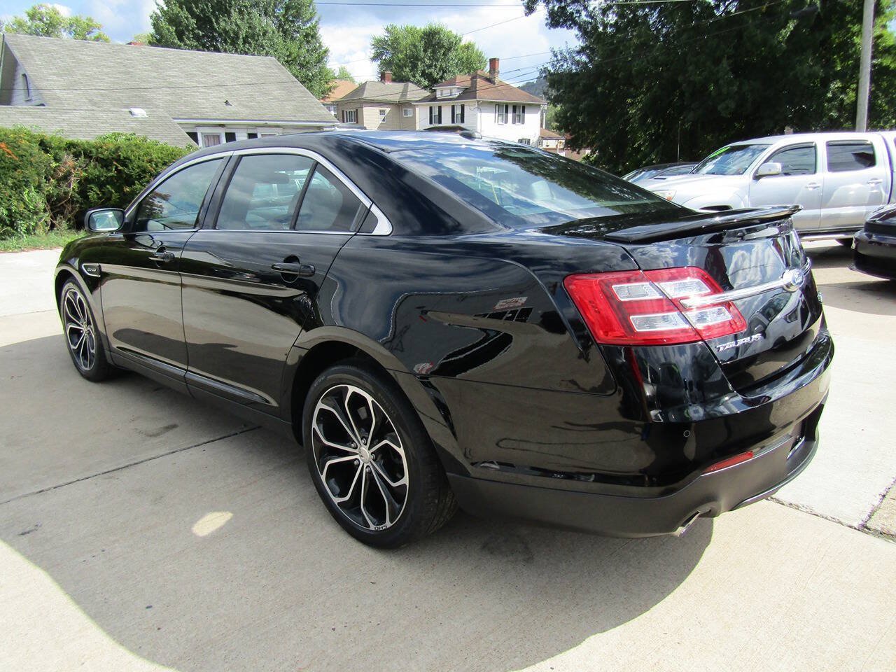 Used 2018 Ford Taurus SHO w/ Driver Assist Package AWD/4WD image 5