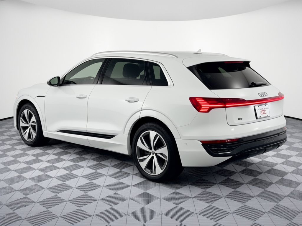 Used 2024 Audi Q8 e-tron Premium Plus AWD/4WD image 3