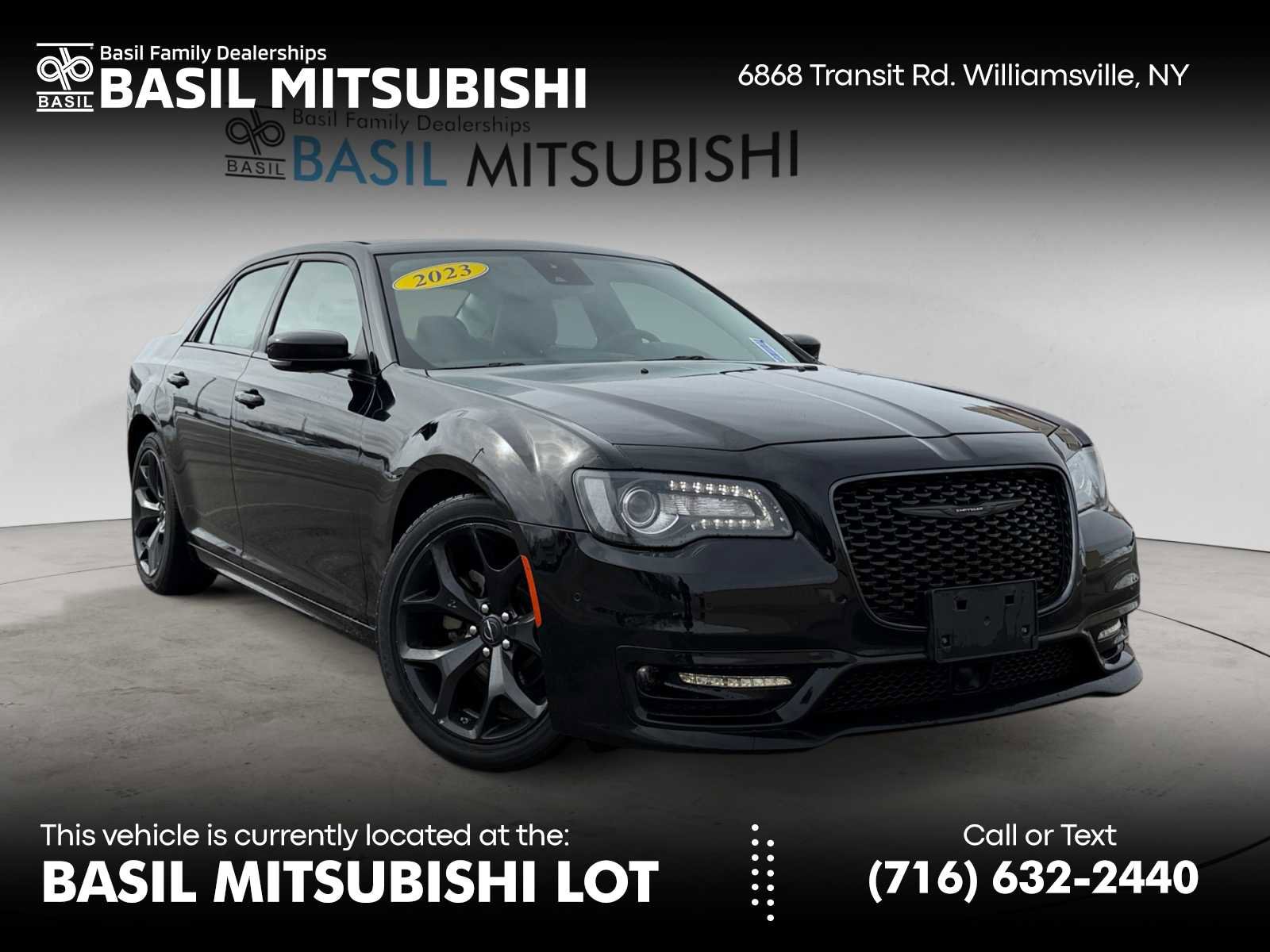 Used 2023 Chrysler 300 Touring L w/ Popular Equipment Group image 1