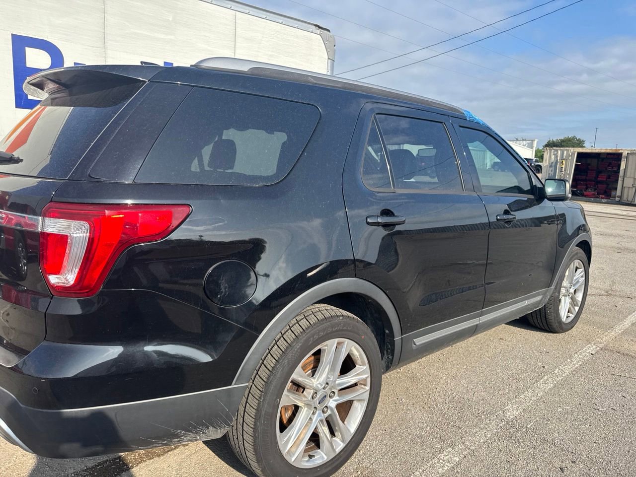 Used 2017 Ford Explorer XLT w/ Equipment Group 202A FWD image 6