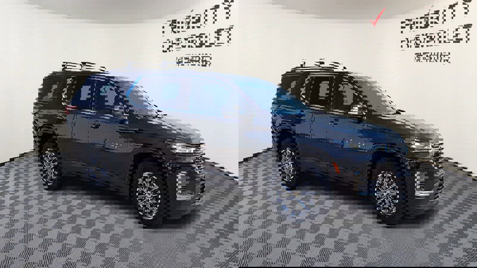 Used 2023 Chevrolet Traverse LT image 2