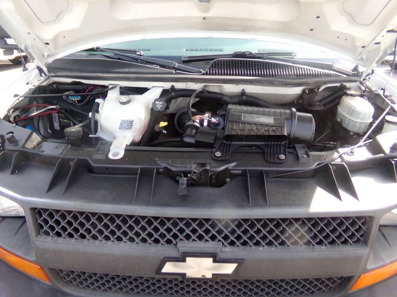 Used 2009 Chevrolet Express 3500 RWD image 22