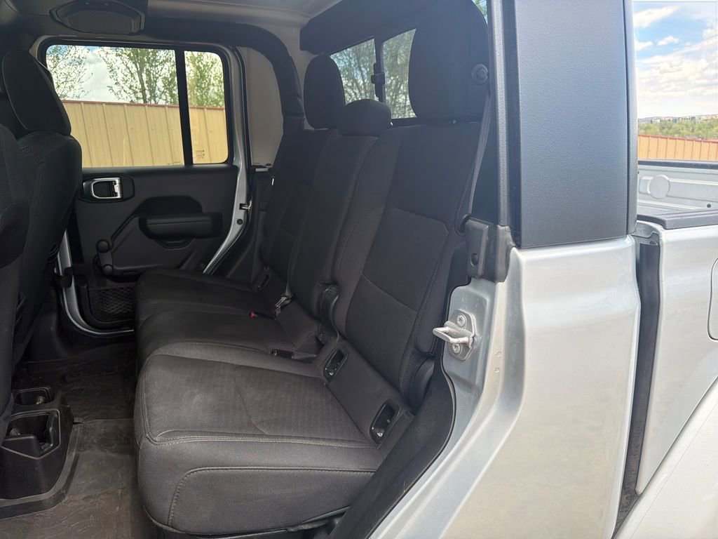 Used 2023 Jeep Gladiator Sport image 21