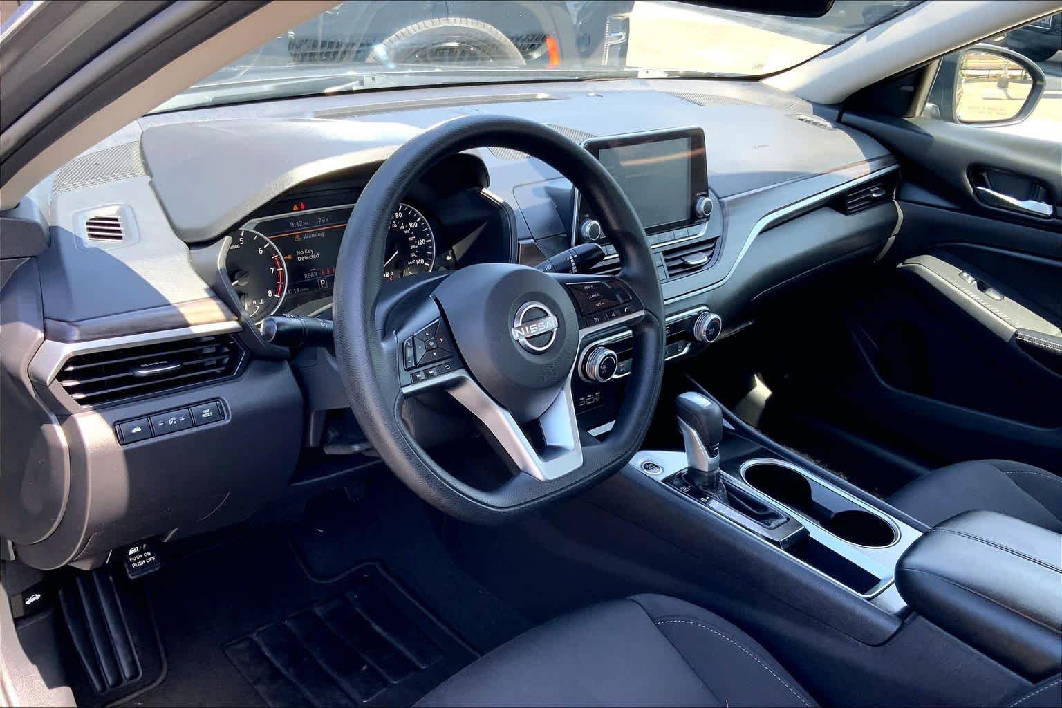 Used 2024 Nissan Altima 2.5 SV FWD image 16