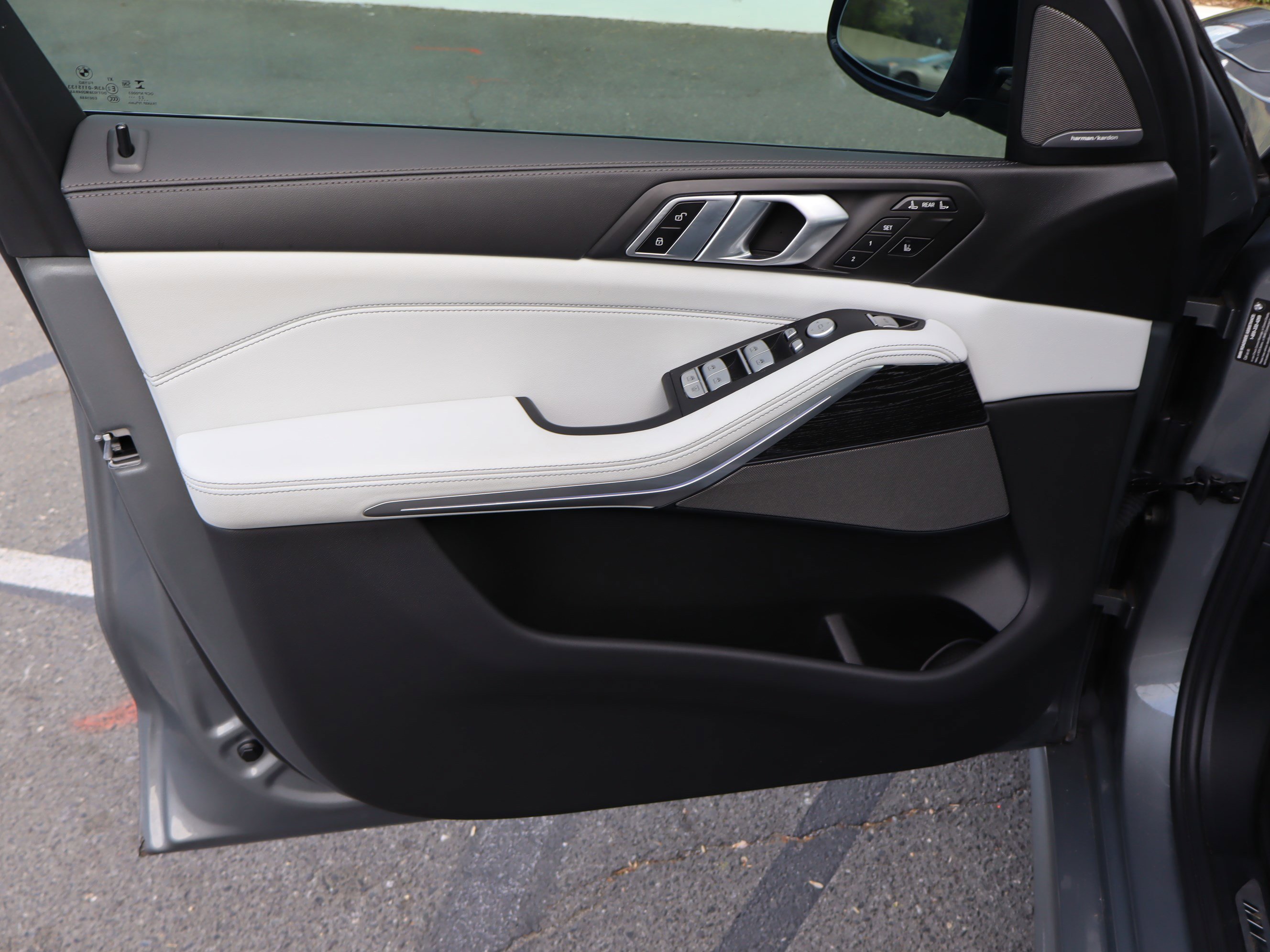 Used 2023 BMW X7 xDrive40i w/ M Sport Package image 15