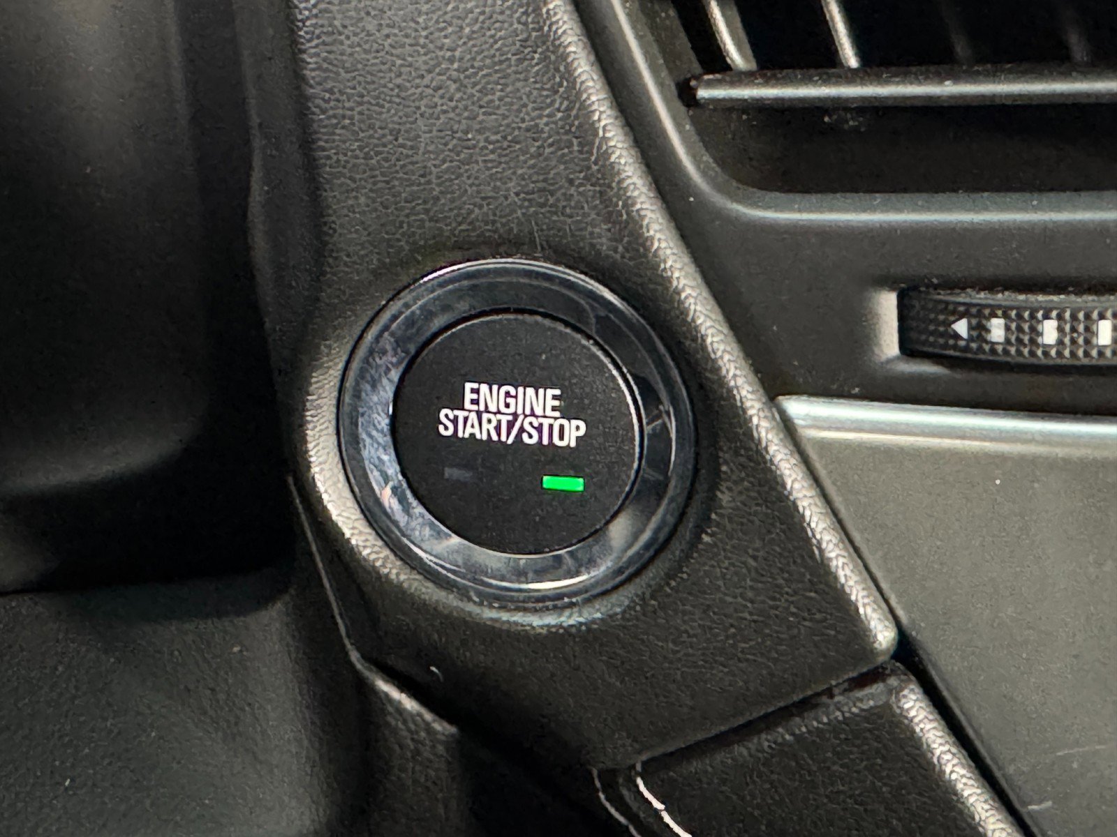 Used 2015 Chevrolet Suburban LTZ RWD image 24