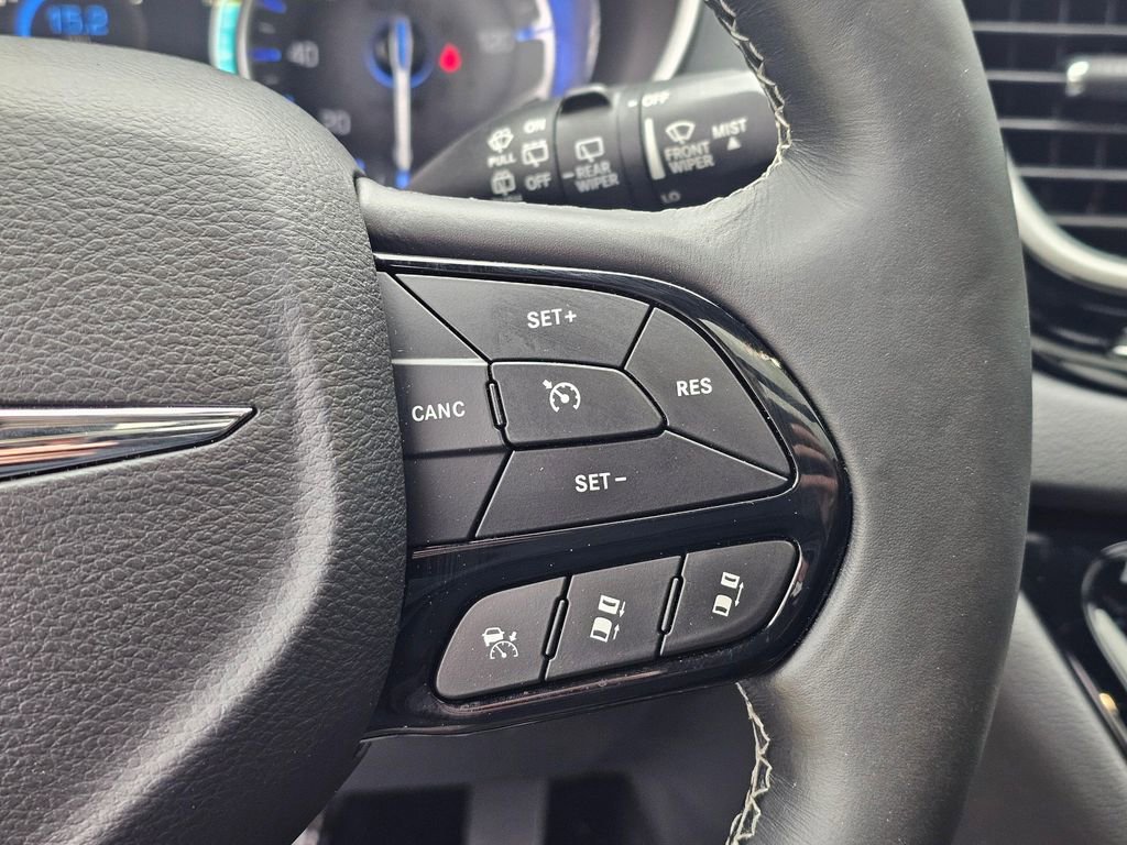 Used 2020 Chrysler Pacifica Touring-L Plus w/ Advanced Safetytec Group image 28