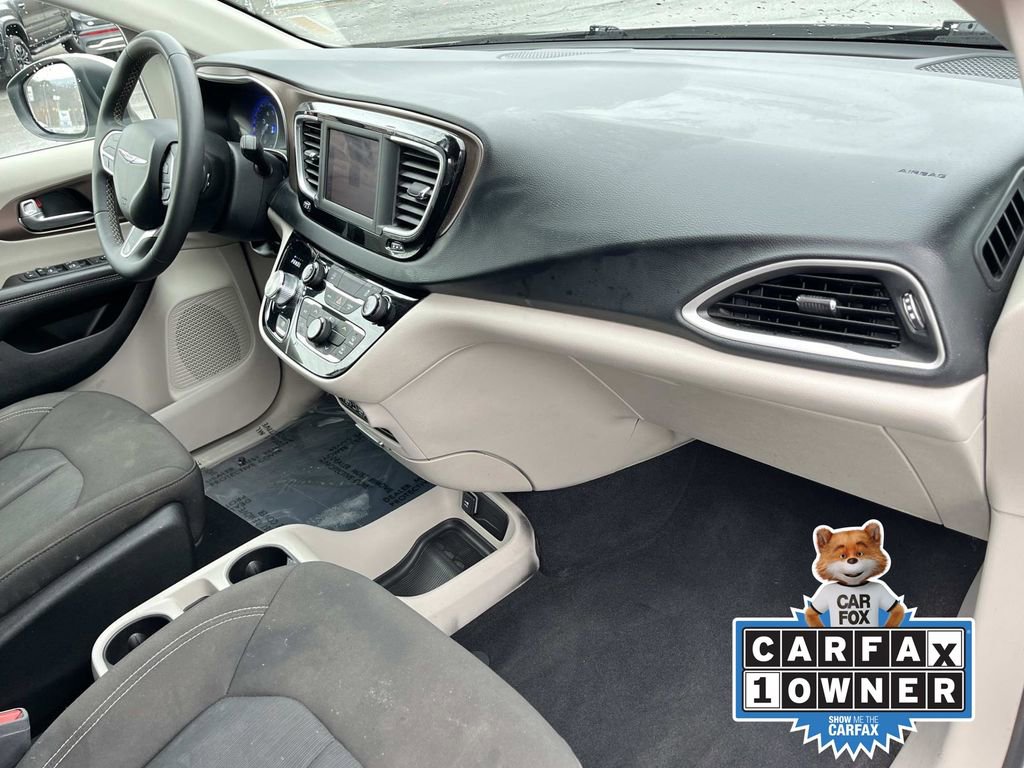 Used 2023 Chrysler Voyager LX image 22