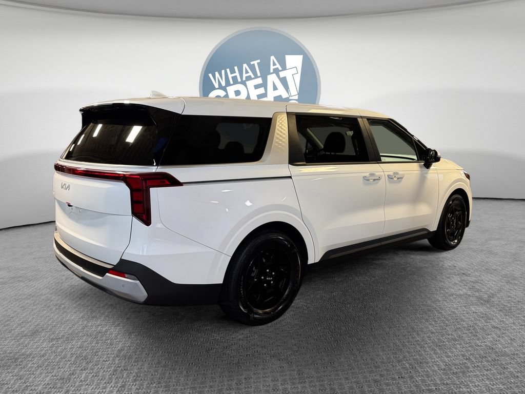 Certified 2026 Kia Carnival FWD image 3