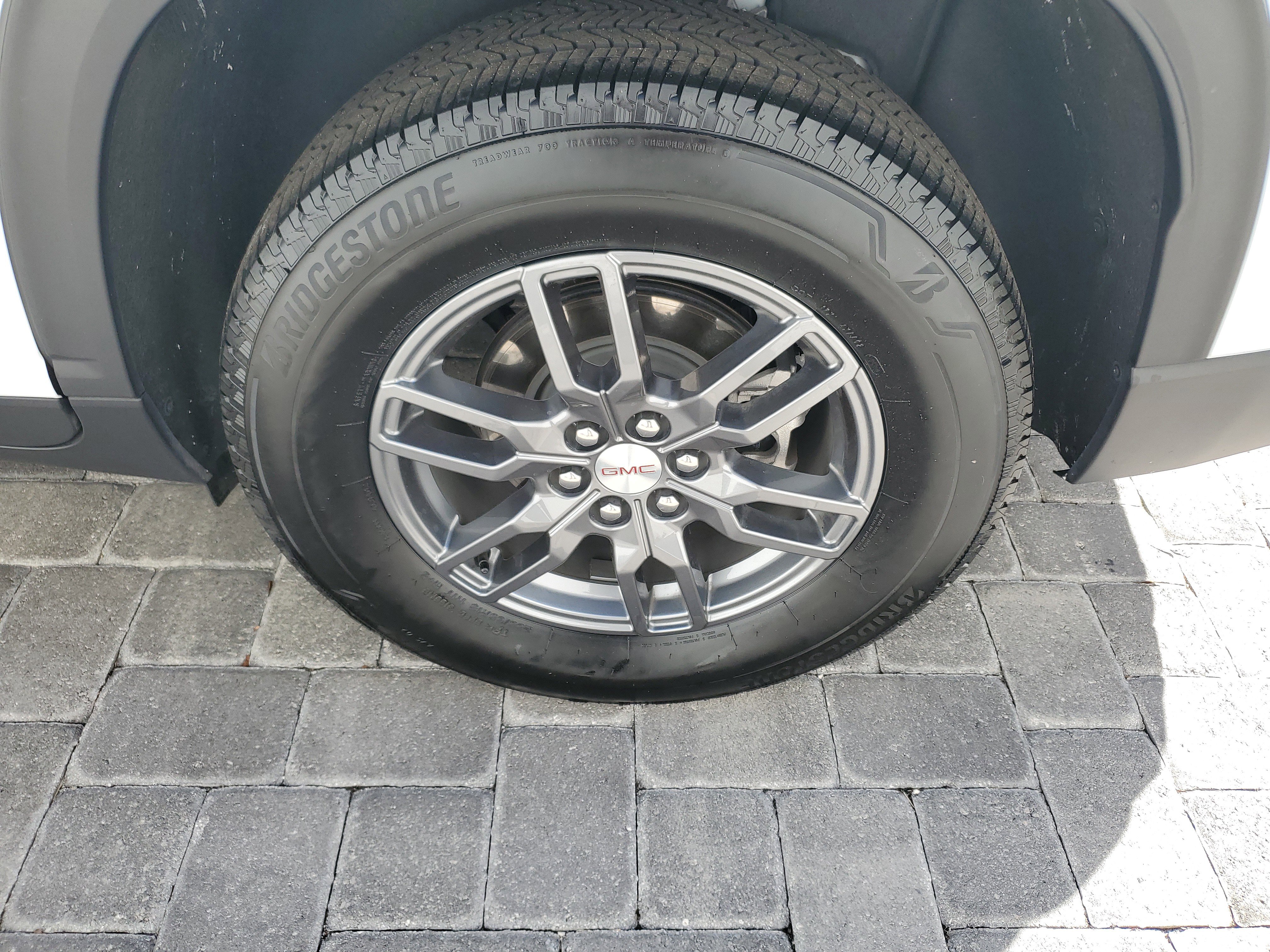 Used 2025 GMC Acadia Elevation image 7